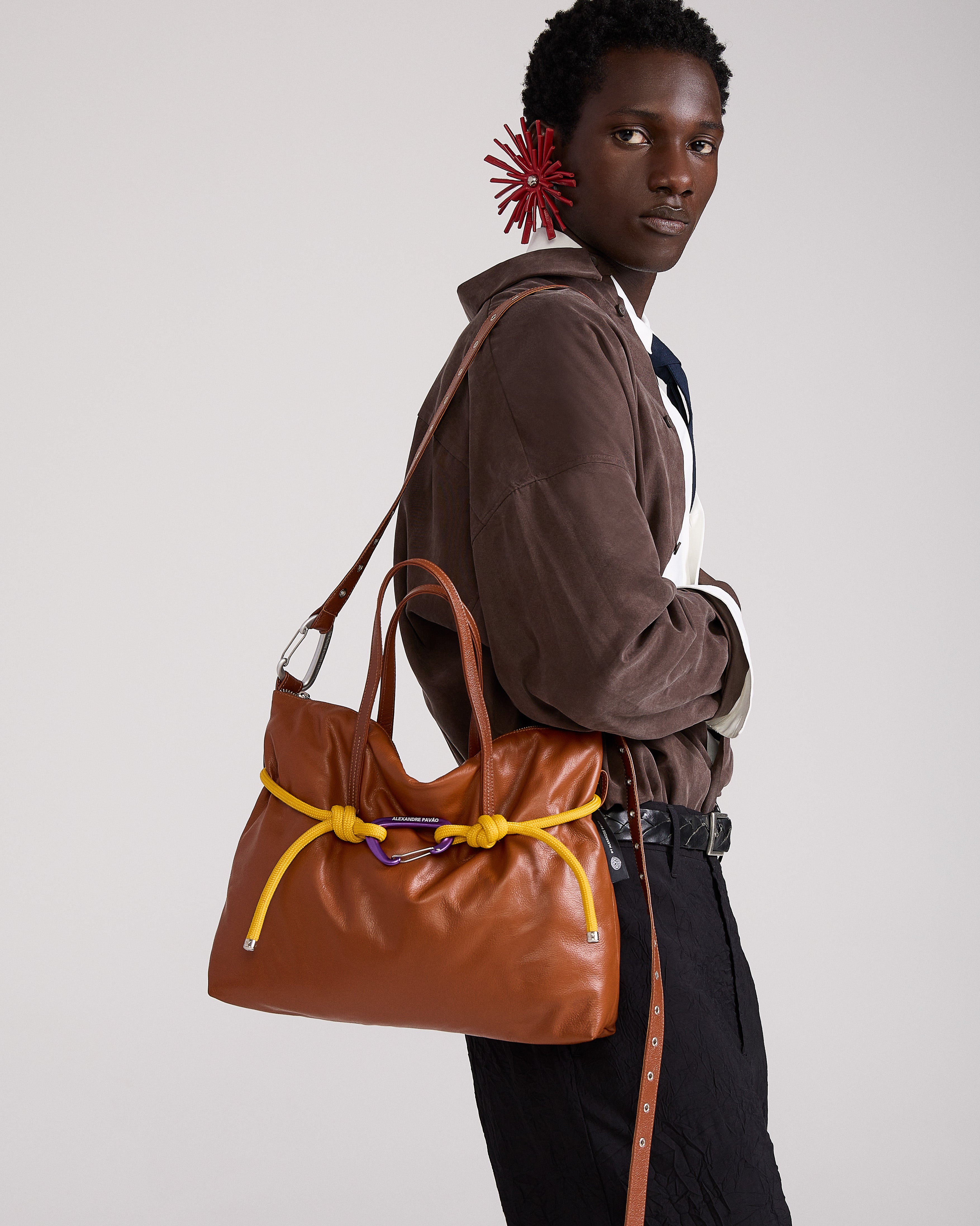 Pillow Shoulder Bag Large - Marrom – Alexandre Pavao