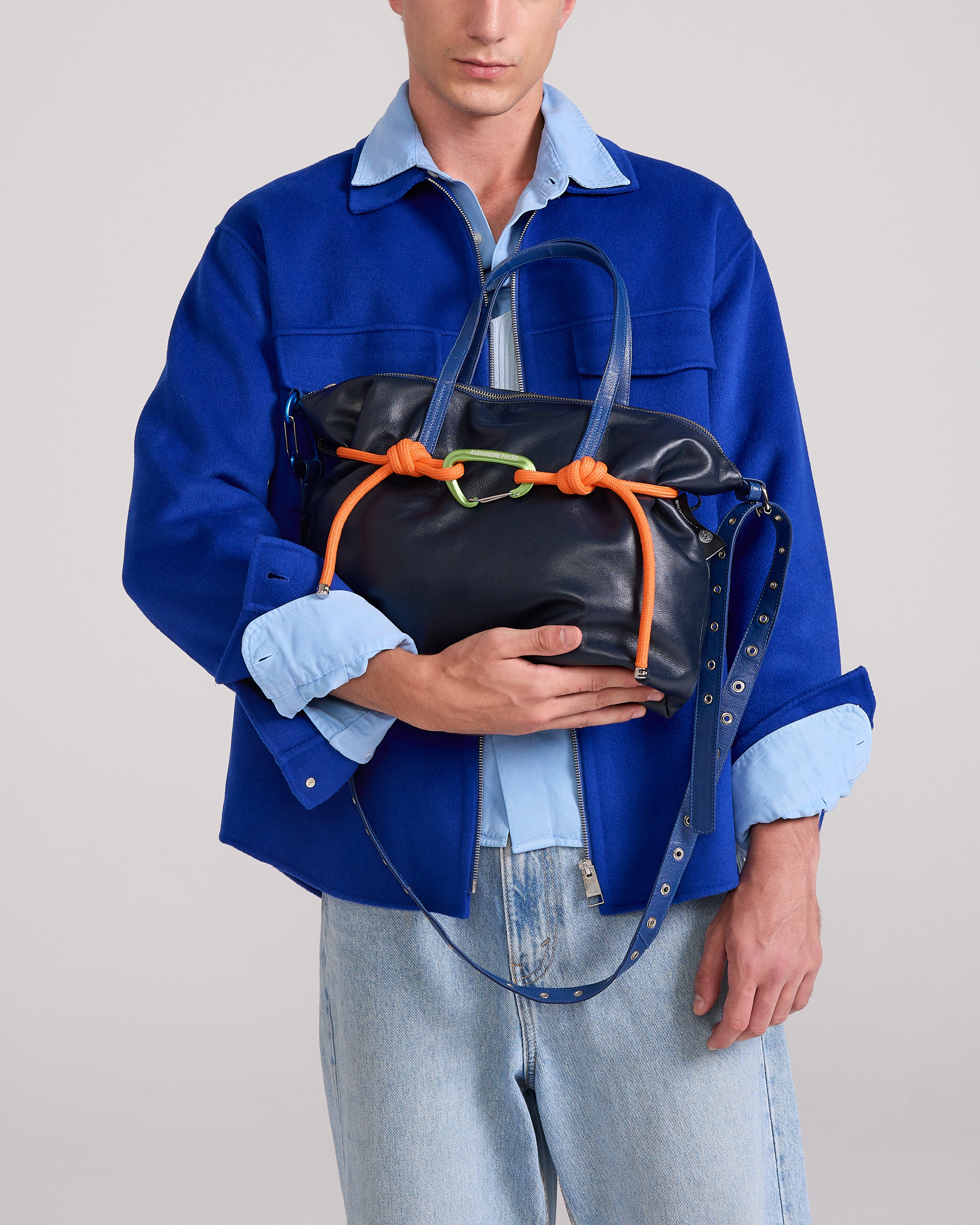 Pillow Shoulder Bag Large - Azul – Alexandre Pavao