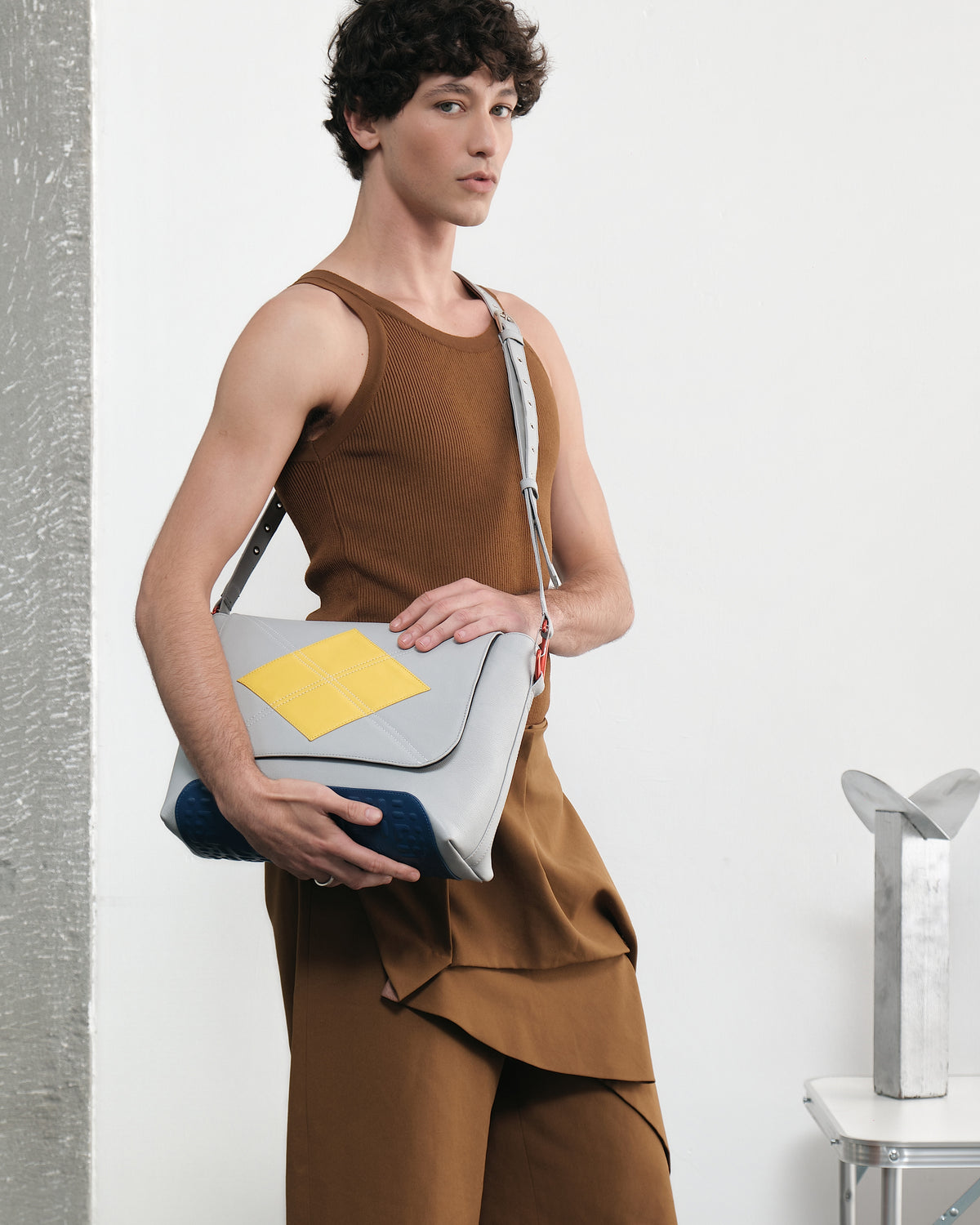 Stella Messenger Bag Grande - Cinza