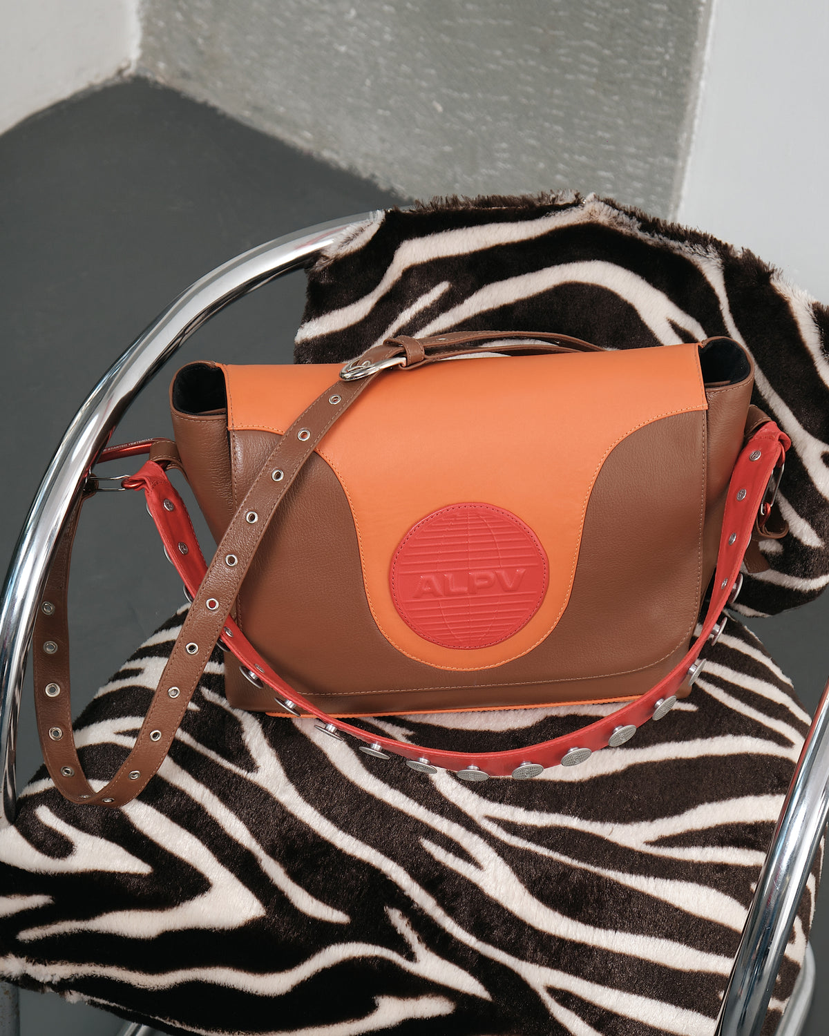 Stella Messenger Bag Grande - Marrom